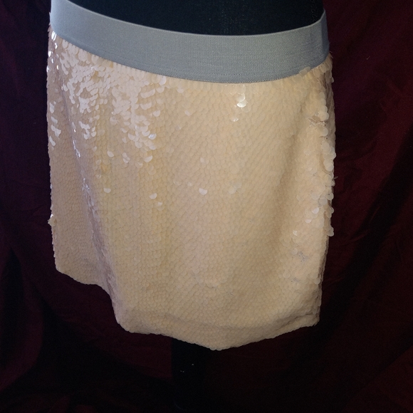 BCBGMAXAZRIA size medium sequin skirt peach or salmon colored - Picture 3 of 5